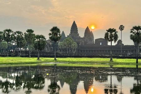 Private Angkor Sunrise Tour with Lunch and Hotel Pickup
