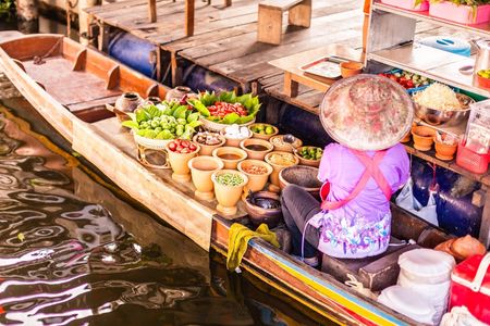 Damnoen Saduak floating market and Maeklong railway guided tour