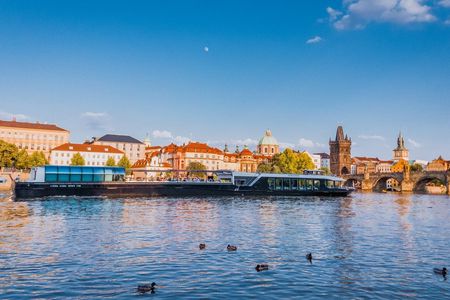 Prague panoramic cruise with dinner and live music