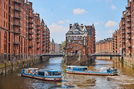 Classic 1.5-hour Hamburg Harbor Cruise With Live Commentary