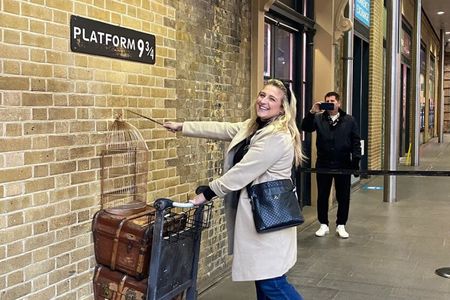 Harry Potter walking tour of London with platform 9 3-4