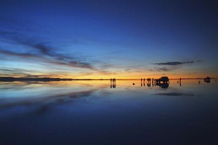 Full-Day Salt Flat Adventure at Salar de Uyuni with Sunset Viewing