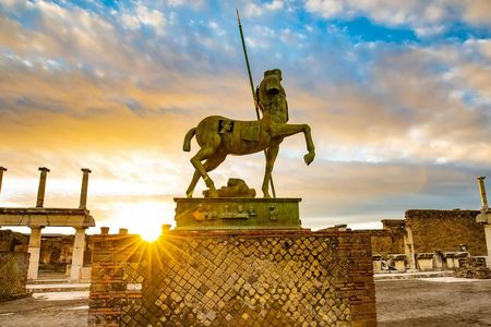 From Rome: Pompeii and Mt. Vesuvius Volcano day trip with authentic Neapolitan pizza lunch