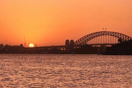 Golden glow Sydney harbour cruise with complimentary drink