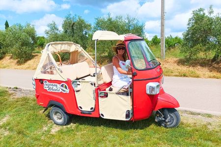 Chianti panoramic tuk-tuk tour with lunch