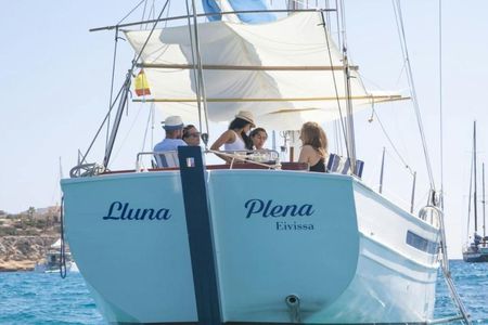 Exclusive Sailboat Tour in Ibiza with Snorkelling and Tapas