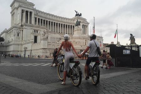 Rome Early Morning E-Bike Tour with 3D Virtual Reality