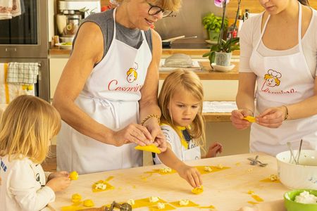 Cooking class and tasting at a Cesarina's home in Rome