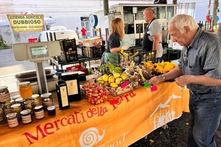 Market Visit and Cooking Class at a Cesarina's Home in Sorrento
