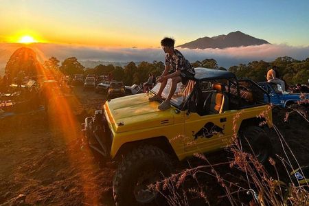 Private 4x4 Sunrise Tour of Mount Batur with Hot Spring