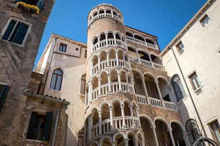 Hidden Gems Walking Tour with a Local Guide in Venice