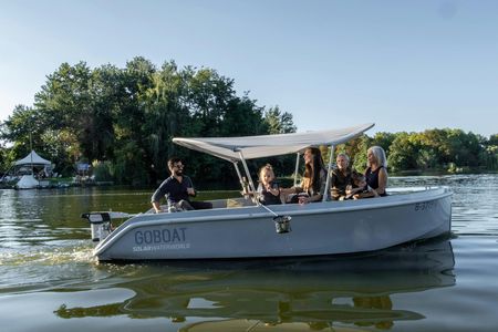3 Hour Boat Rental Sightseeing Experience in Berlin