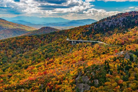 Audio-guided driving tour through Blue Ridge Parkway