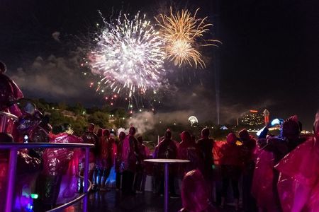 Niagara night tour with fireworks boat cruise