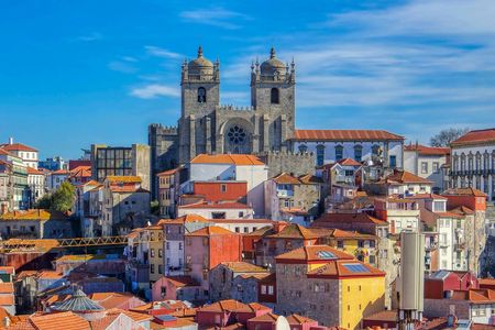 Full-day Tour of Old and Modern Porto with Cruise and Wine Tasting