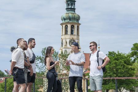 Prague castle side guided tour with local food and beer