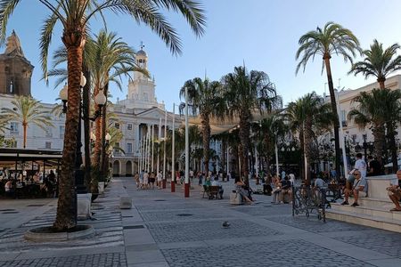Cadiz Food Tour with Tapas & Drinks with a Local