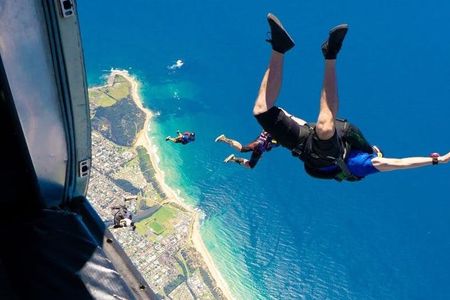 15,000Ft Wollongong Skydive in the Week with Transfer from Sydney