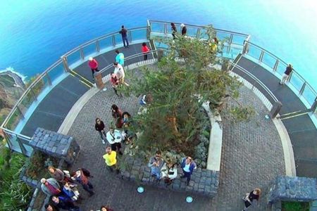 Madeira amazing views: cliff & valleys in open roof 4x4 tour