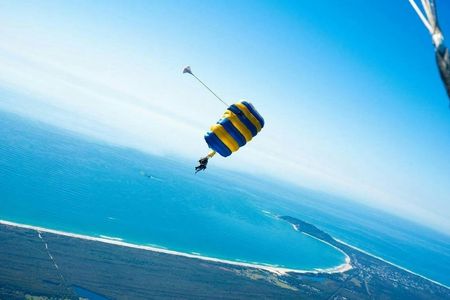 15,000 Ft Skydiving in Bayron Bay Available in Weekend
