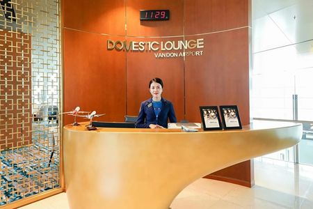 Access to the Van Don International Airport business lounge