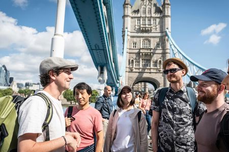 London Top Sights Guided Walking Tour with Visit to the Tower Bridge