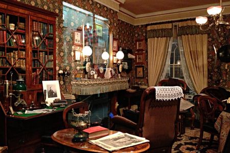 London Walking Tour with Entrance to the Sherlock Holmes Museum