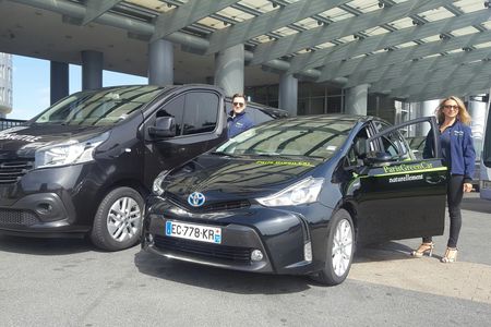CDG Private VIP Airport Transfer to Disneyland Paris