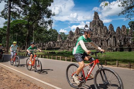 Discover Angkor Wat by bicycle
