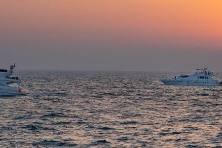 Dubai sunset cruise with bites and drinks