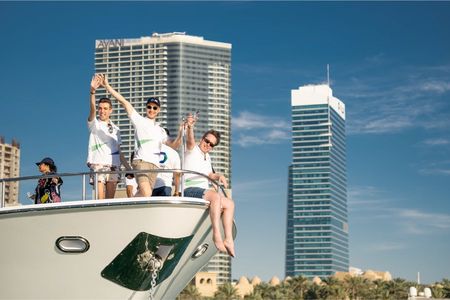 Morning yacht tour in Dubai with snacks and drinks