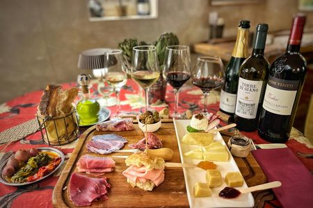 Food and Wine Tasting Experience in Trastevere