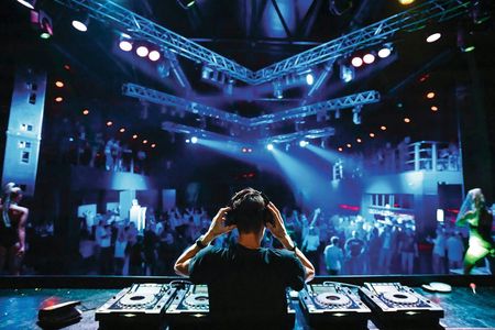 Scene Kavos Twisted Wonderland afterparty