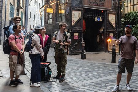 Harry Potter Guided Tour with Thames Cruise and Clink Prison Museum