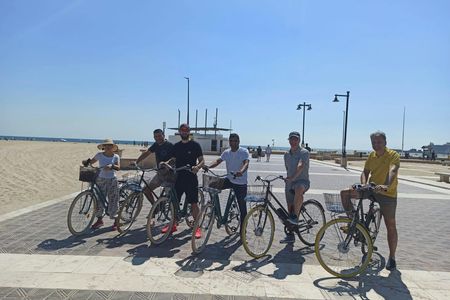 3-Hour Valencia Complete Bike Tour with Port and Beach