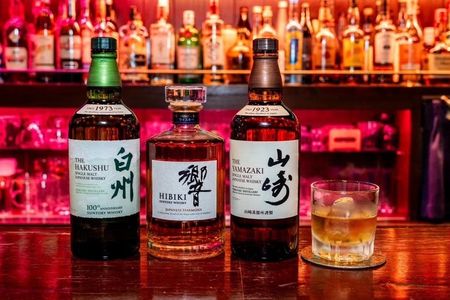 Night Bar Experience in Tokyo