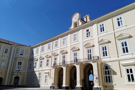 Royal Palace Guided Tour and Cooking Experience from Naples