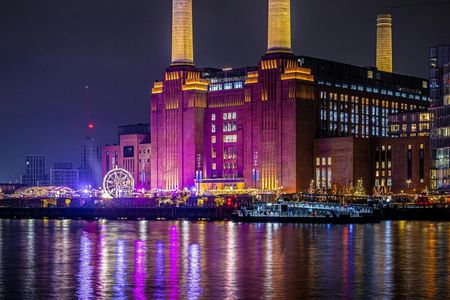 Dark Comedy and Pizza Night on the Iconic Battersea Barge