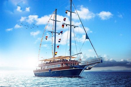 Pirates Snorkeling Yacht Tour from Hurghada with Seafood and BBQ