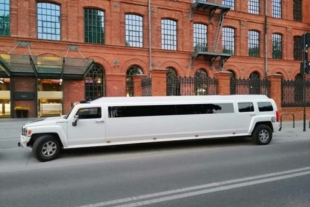 Warsaw nightlife tour by private limo