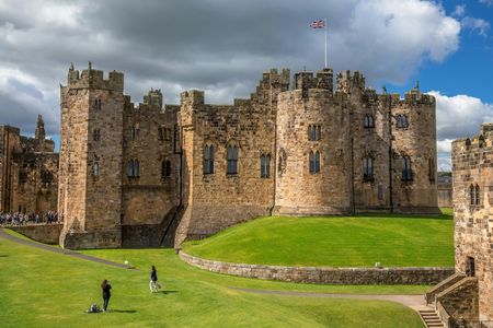 Alnwick Castle and the borders guided tour with tickets
