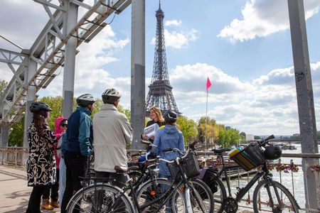 Guided bike tour along the Seine