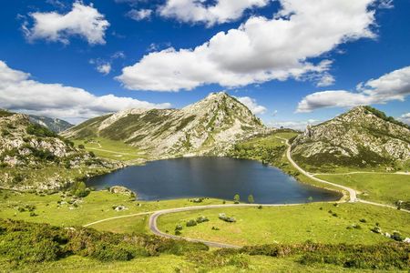 Day trip to Covadonga lakes, sanctuary, Cangas and Lastres from Gijon