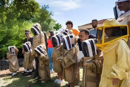 Honey extraction workshop with honey tasting in Zafferana Etnea