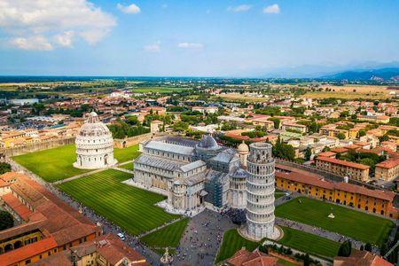 Shore Excursion from Livorno to Pisa and Lucca with City Tour