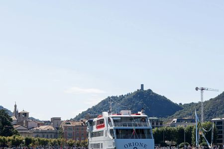 Guided City Tour and Panoramic Lake Cruise