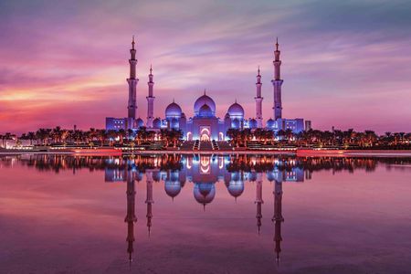 Abu Dhabi city tour and coffee at  Emirates Palace from Dubai