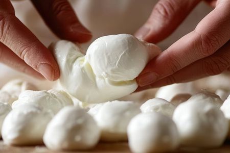 Mozzarella Making and Tasting Experience in Agerola
