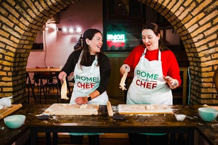 Pasta and tiramisu cooking class in Rome with recipes e-book