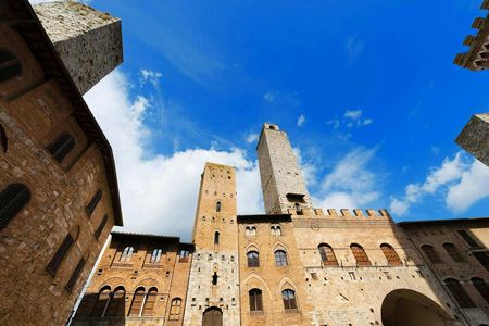 San Gimignano and Volterra Tour from Siena with Lunch